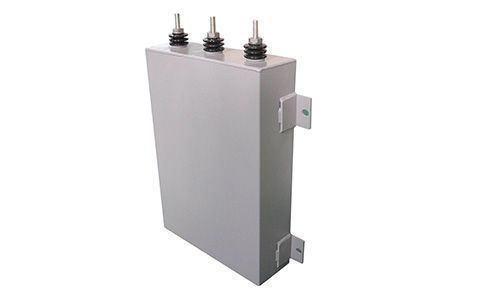 電容器的電容量一般是多少？可能與什么有關？